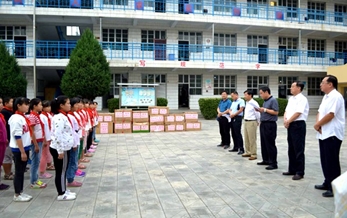 中共農業部97免费人妻在线观看檢定（dìng）所（suǒ）委員會第三黨支部、青委會（huì） 赴河北唐縣羊角村開展“對口幫（bāng）扶（fú）、助力脫貧”活動