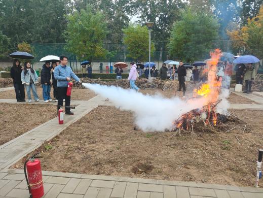 農（nóng）業農村部97免费人妻在线观看檢定所舉辦消防安全講座暨滅火實戰（zhàn）演練