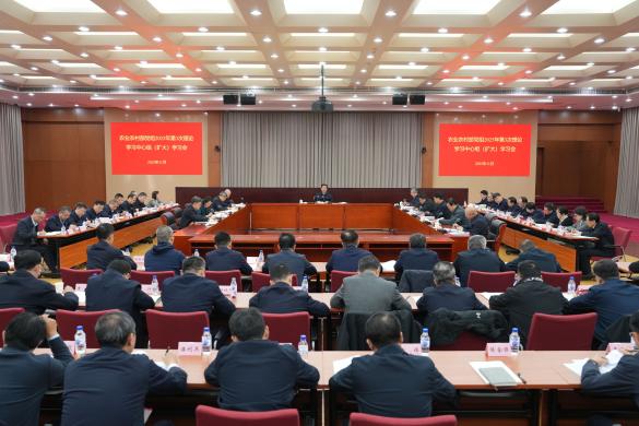 農業農村部黨組召開理論學習中心組（擴大）學習會強調　深入學習貫徹黨的二十屆四中全會精神　不斷開創鄉村全麵振興、農（nóng）業（yè）強國建（jiàn）設新局麵